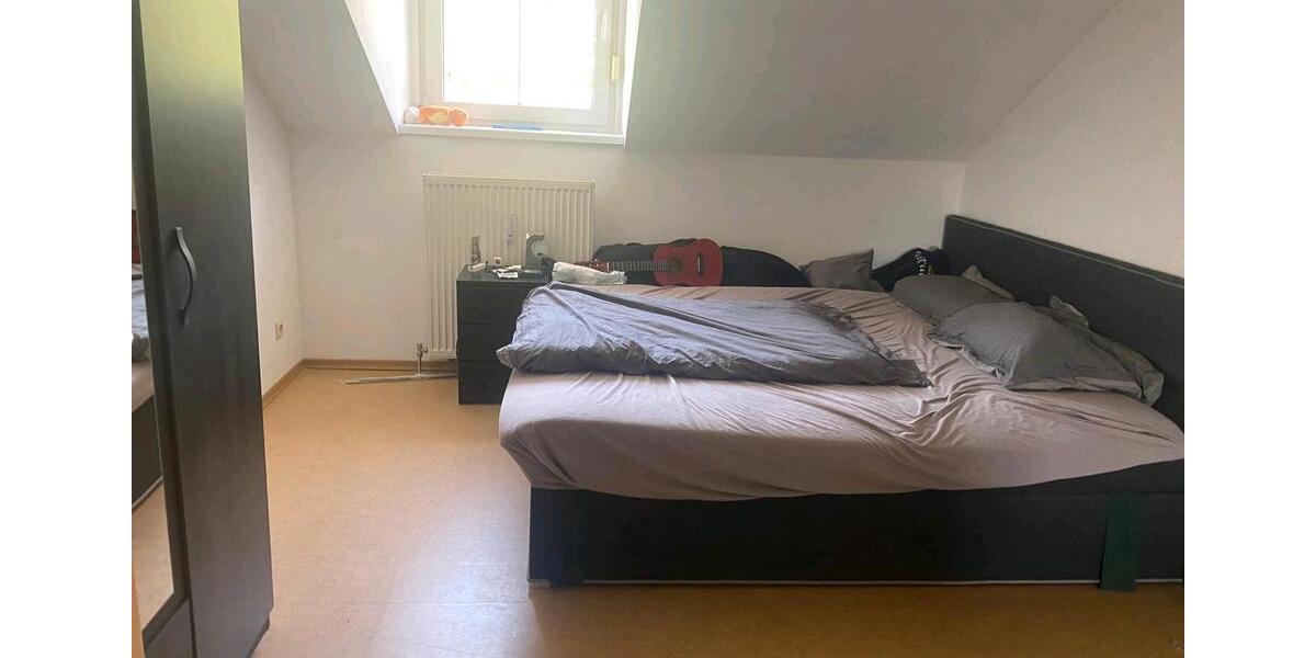 Dachgeschoßwohnung Deggendorf - 4 Zimmer, 108 m&sup2;, 860&euro; | Angebot:26705065