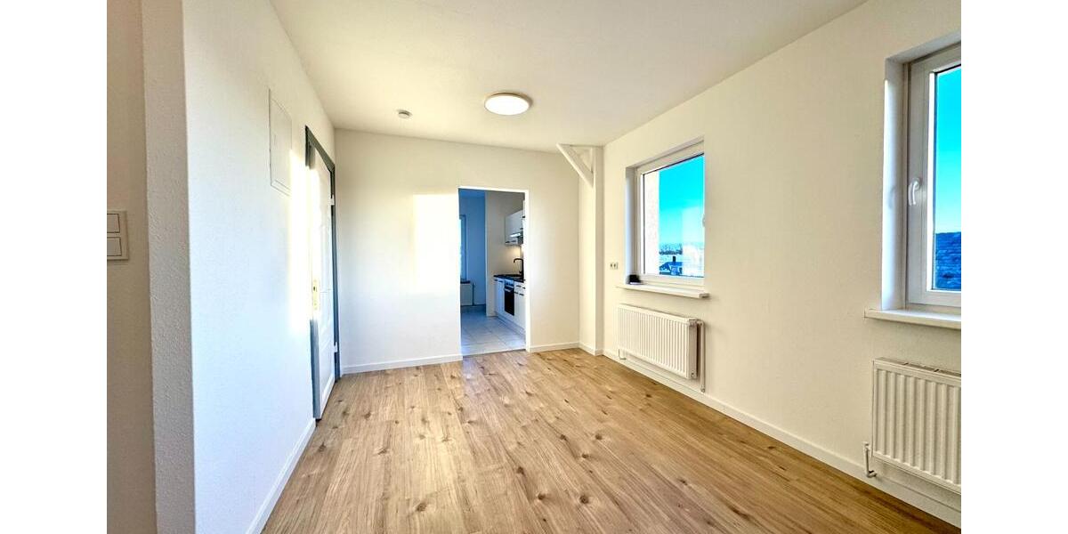 Neu sanierte Dachgeschosswohnung mit Einbauküche 1.5 zimmer