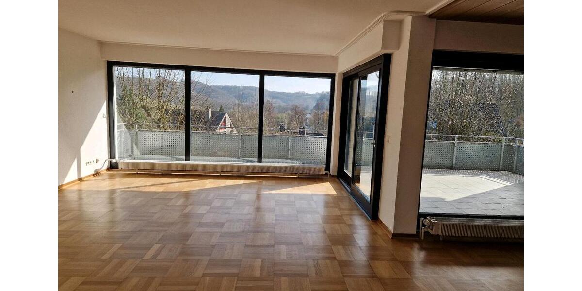 Wohnen auf Zeit Overath - 8 Zimmer, 215 m&sup2;, 1.750&euro; | Angebot:25449547