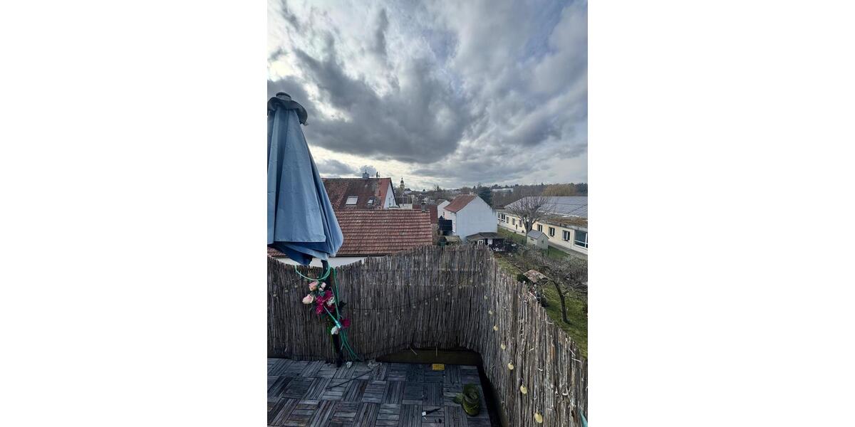 Dachgeschoßwohnung Kitzingen - 2 Zimmer, 63 m&sup2;, 500&euro; | Angebot:25257451