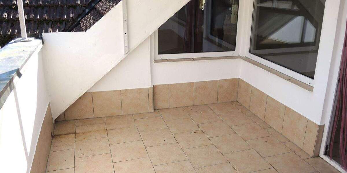 3-Zimmer-Dachgeschoßwohnung 84m² mit Balkon und Stellplatz 3 zimmer