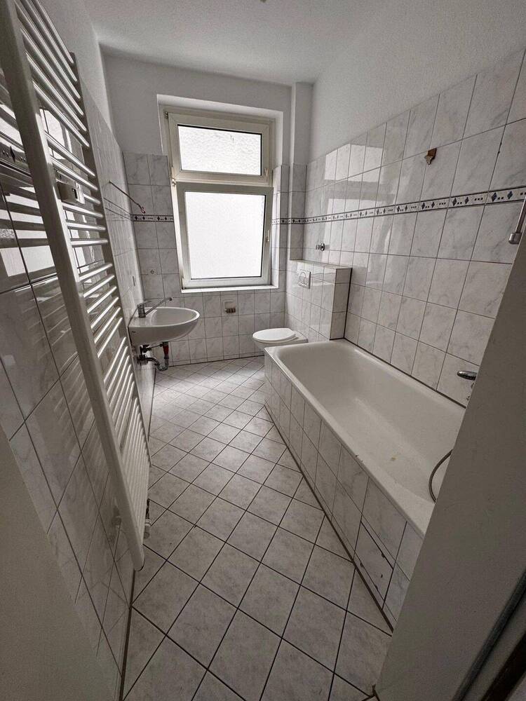 *NEU* RENOVIERTE 3 Zimmer Wohnung 2.OG Rechts in Am Hauptbahnhof