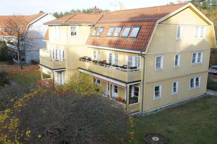 ruhige, helle 3-Raum DG-Wohnung