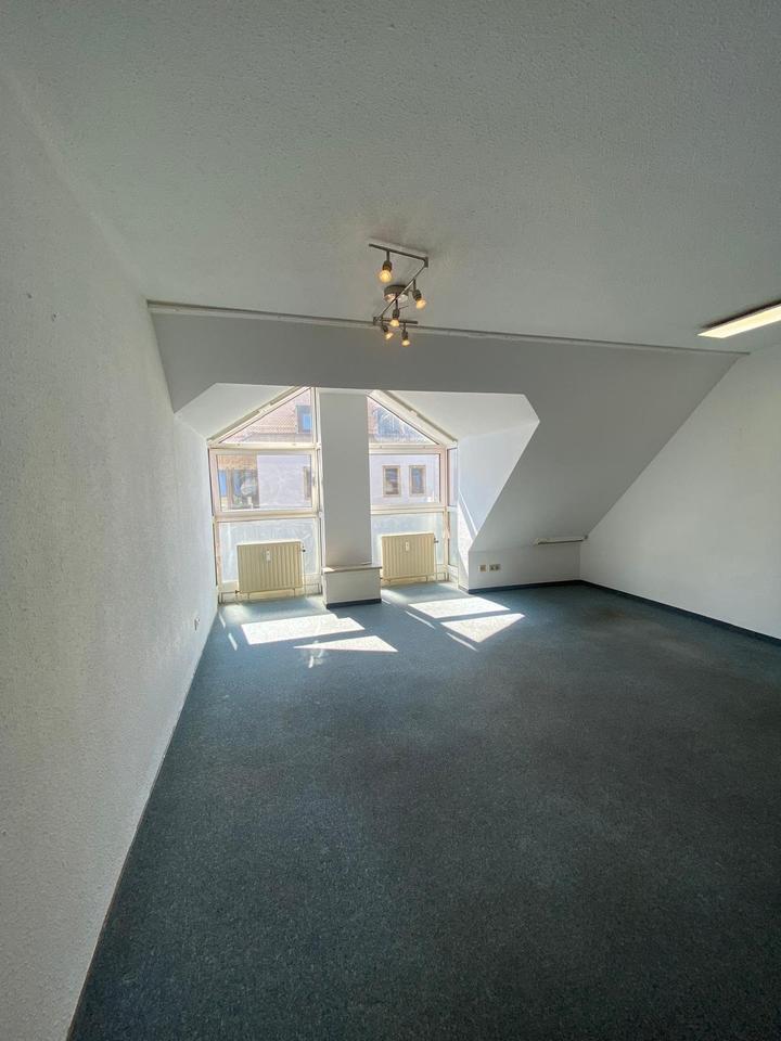 Großzügige 2 - Zimmerwohnung im Zentrum von Bayreuth zu vermieten