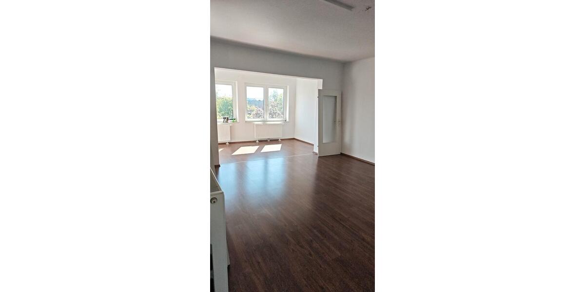 Etagenwohnung Wilhelmshaven - 4 Zimmer, 123 m&sup2;, 820&euro; | Angebot:26195416