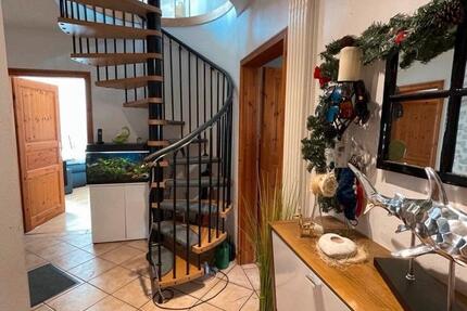 120qm Dachgeschoss Wohnung mit Einbauküche 3 zimmer