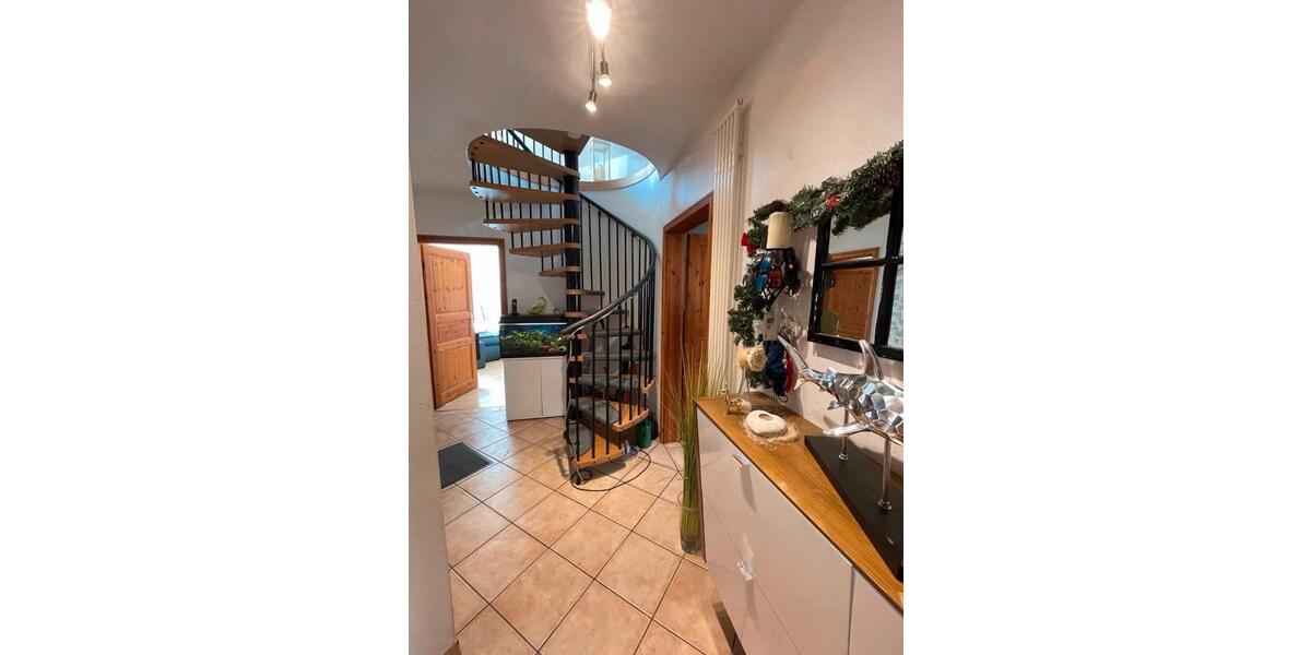 120qm Dachgeschoss Wohnung mit Einbauküche 3 zimmer