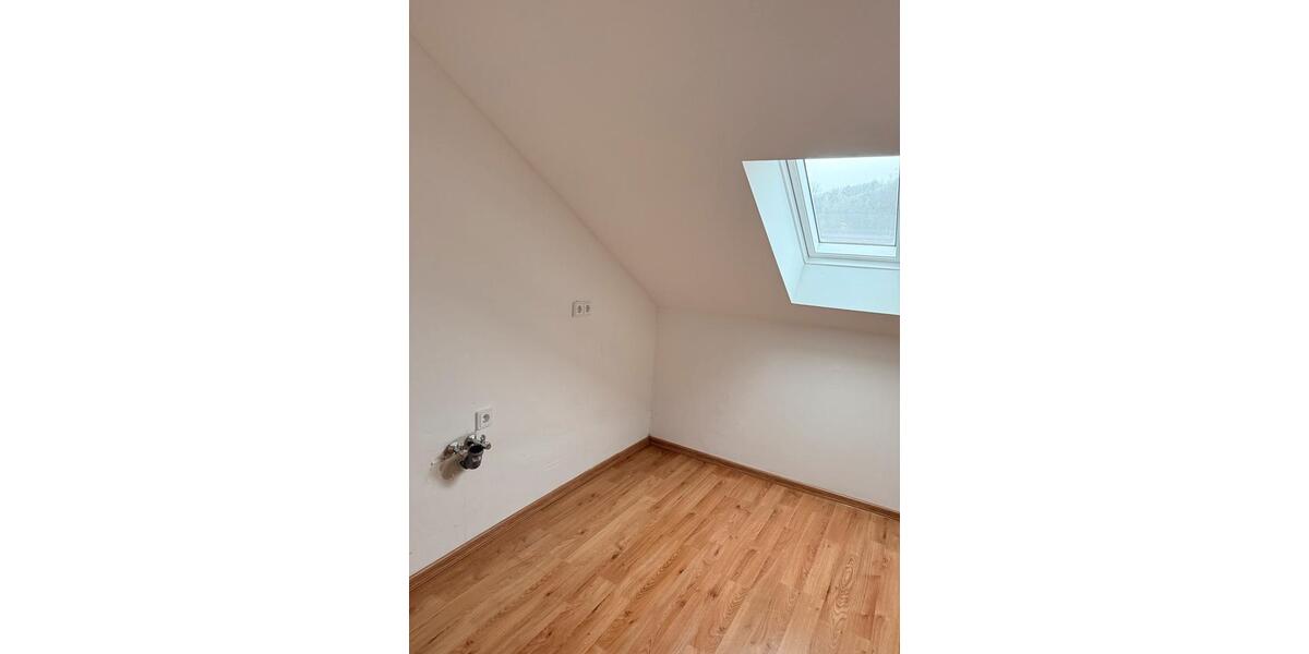 Dachgeschoßwohnung Plettenberg - 1 Zimmer, 60 m&sup2;, 600&euro; | Angebot:24346859