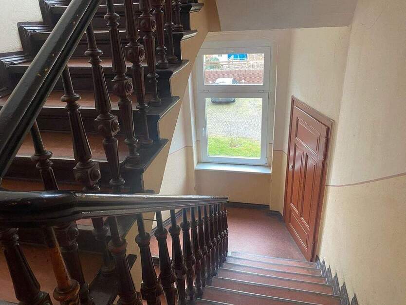 3-Raumwohnung mit Dachterrasse und Weitblick über Halle, Stellplatz, Einbauküche & dekorativen Sichtbalken! 3 zimmer