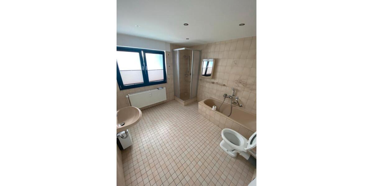 Etagenwohnung Rinteln - 3 Zimmer, 100 m&sup2;, 440&euro; | Angebot:26277734