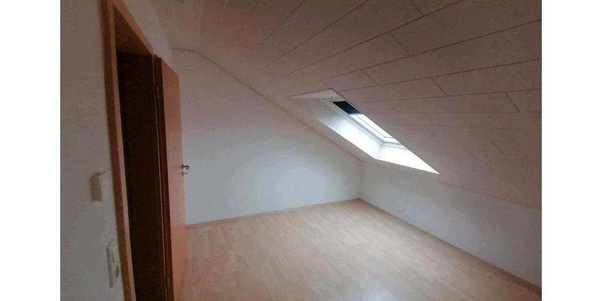 Dachgeschoßwohnung Langgöns - 3 Zimmer, 90 m&sup2;, 1.100&euro; | Angebot:26614041