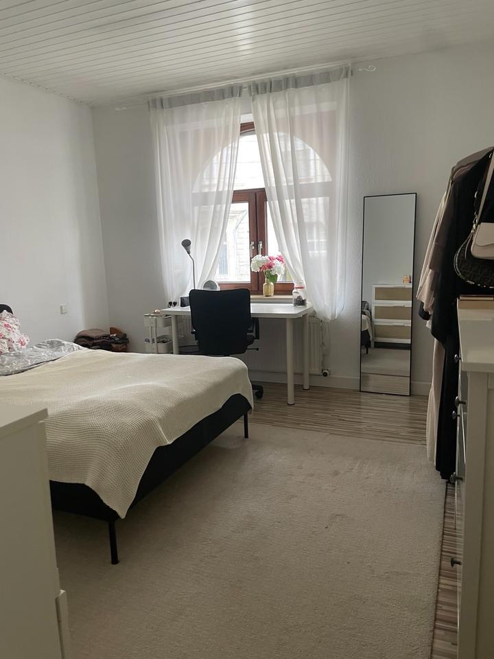 WG Zimmer in 2-er MÄDCHEN WG befristet, möbliert