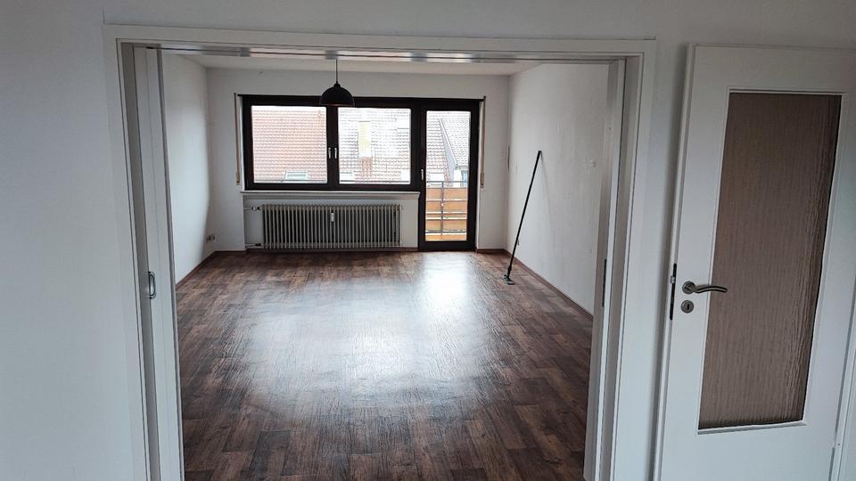 Etagenwohnung Neulußheim - 4 Zimmer, 94 m&sup2;, 1.050&euro; | Angebot:26677356