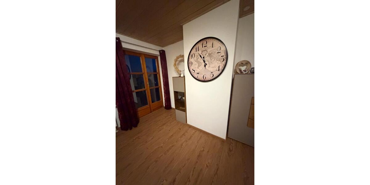 Dachgeschoßwohnung Perkam - 3 Zimmer, 98 m&sup2;, 660&euro; | Angebot:24867410