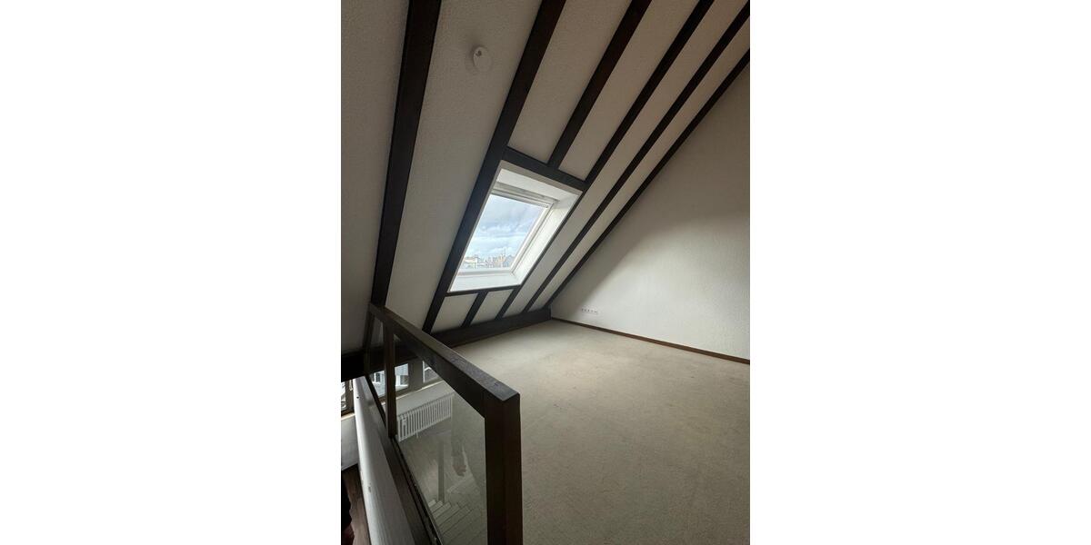 Dachgeschoßwohnung Düsseldorf Pempelfort - 3 Zimmer, 122 m&sup2;, 2.074&euro; | Angebot:25219719