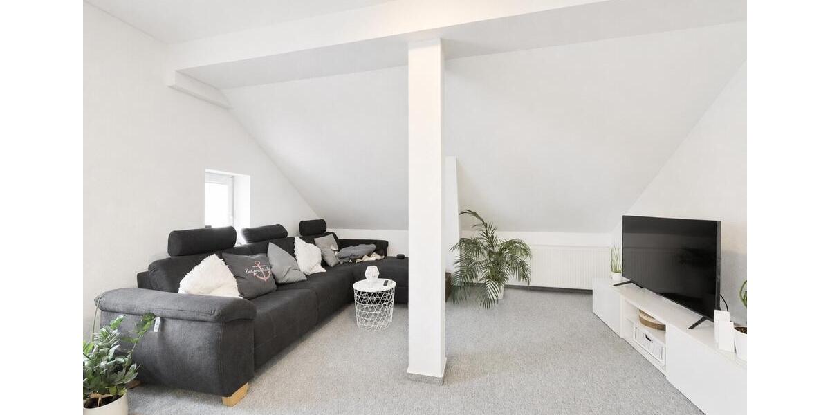 Dachgeschoßwohnung Cuxhaven Groden - 4 Zimmer, 100 m&sup2;, 890&euro; | Angebot:26648577
