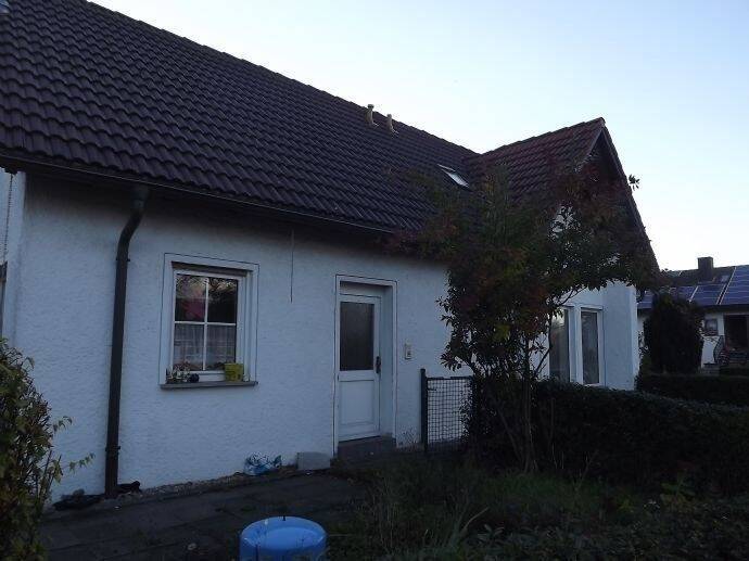 Gut geschnittenes 2 Zimmer-Apartment mit Einbauküche und Wannenbad, in ruhiger Lage von Wiesenbronn. Nur 10 Min. nach Kitzingen... 2 zimmer