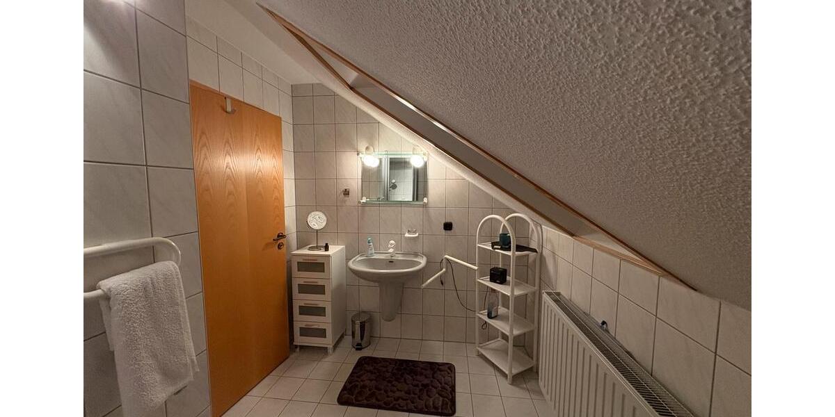 Dachgeschoßwohnung Eckersdorf - 2 Zimmer, 70 m&sup2;, 1.000&euro; | Angebot:24705396