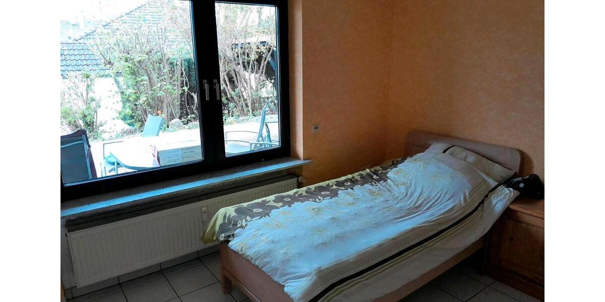 Etagenwohnung Rosbach vor der Höhe - 1 Zimmer, 100 m&sup2;, 600&euro; | Angebot:26491635