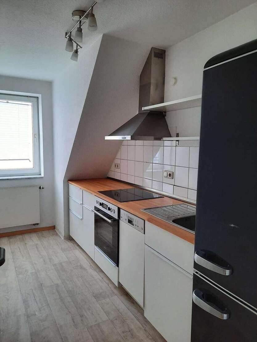 großzügige 3 Zimmer-Wohnung *gerade in Renovierung* mit Balkon und Küche 3 zimmer
