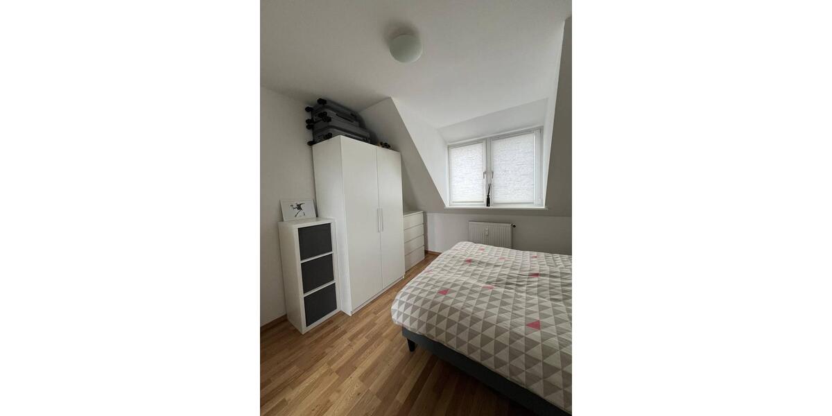 Dachgeschoßwohnung Wiesbaden Biebrich - 2 Zimmer, 60 m&sup2;, 850&euro; | Angebot:25971717