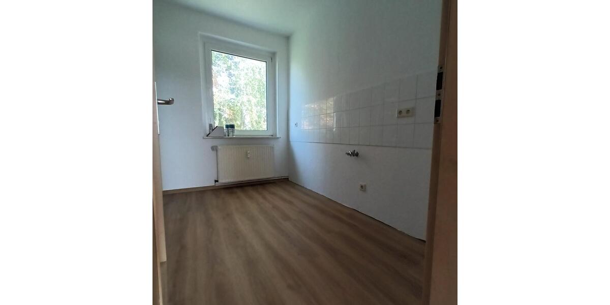 Etagenwohnung Schkopau - 3 Zimmer, 65 m&sup2;, 375&euro; | Angebot:25854876