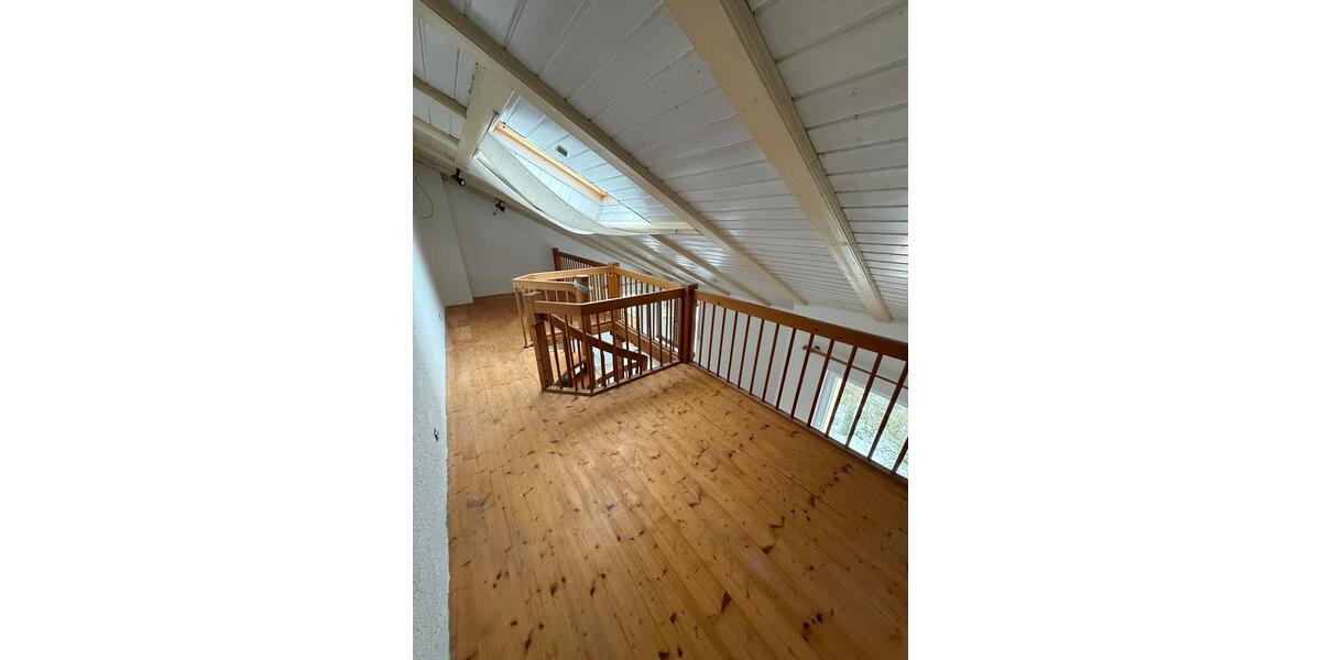 Dachgeschoßwohnung Neustadt bei Coburg - 4 Zimmer, 135 m&sup2;, 950&euro; | Angebot:24745766