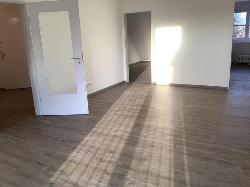 Frisch renovierte 2-Zimmer-Wohnung mit Ausblick zimmer