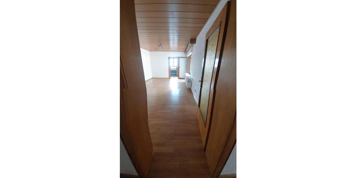 Etagenwohnung Neulußheim - 4 Zimmer, 100 m&sup2;, 1.385&euro; | Angebot:26045304