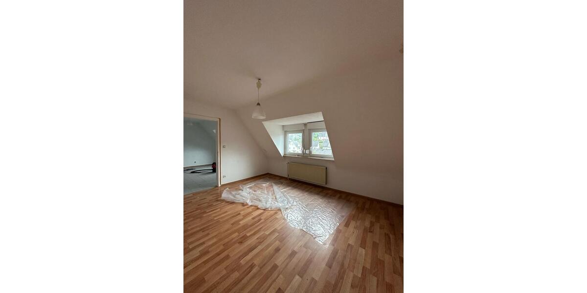 Dachgeschoßwohnung Siegen Dillnhütten - 2 Zimmer, 70 m&sup2;, 600&euro; | Angebot:26485677