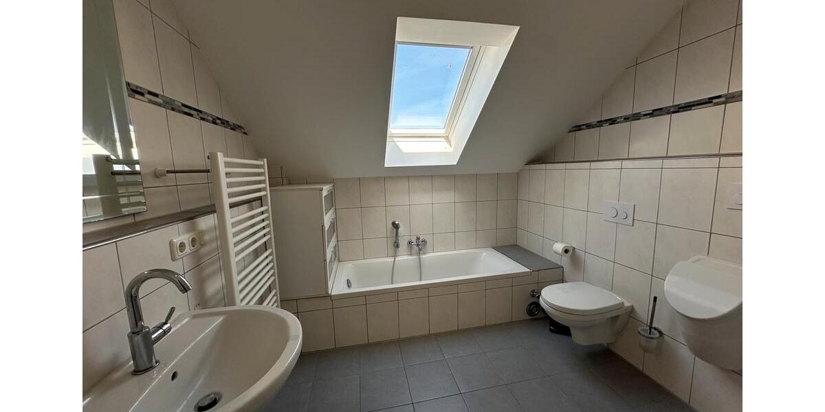 Dachgeschoßwohnung Pentling - 2 Zimmer, 76 m&sup2;, 1.205&euro; | Angebot:26505545