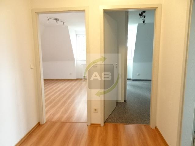 Dachgeschoßwohnung Zwickau Zwickau-West - 2 Zimmer, 49 m&sup2;, 330&euro; | Angebot:26440937