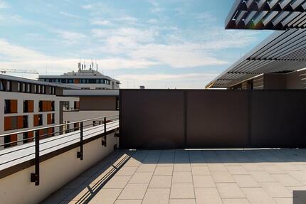 Lichtdurchflutete und großzügig geschnittene 3-Zimmer-Wohnung mit großer Dachterrasse!