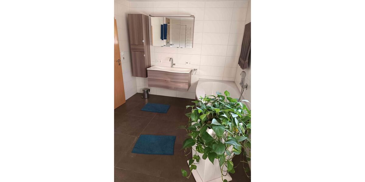 Etagenwohnung Cadolzburg - 9 Zimmer, 140 m&sup2;, 17&euro; | Angebot:25869149
