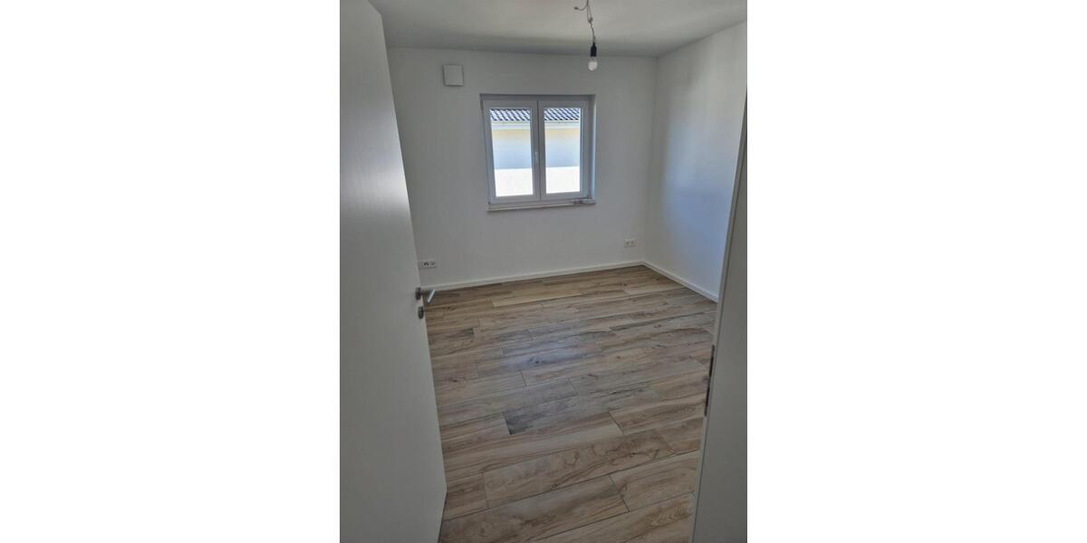 Etagenwohnung Magdeburg Hopfengarten - 5 Zimmer, 135 m&sup2;, 1.800&euro; | Angebot:26030166