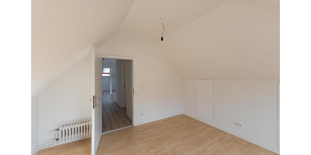 Dachgeschoßwohnung Varel - 4 Zimmer, 110 m&sup2;, 840&euro; | Angebot:24872814