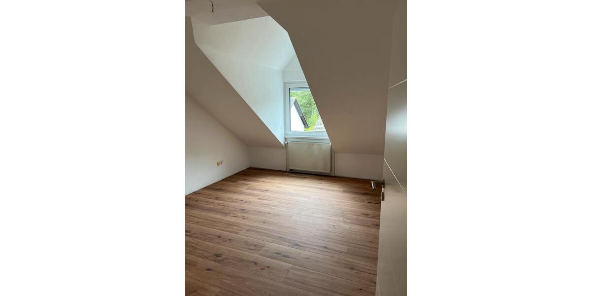 Bernkastel-Kues Plateau: 3 ZKB DG Wohnung 3 zimmer