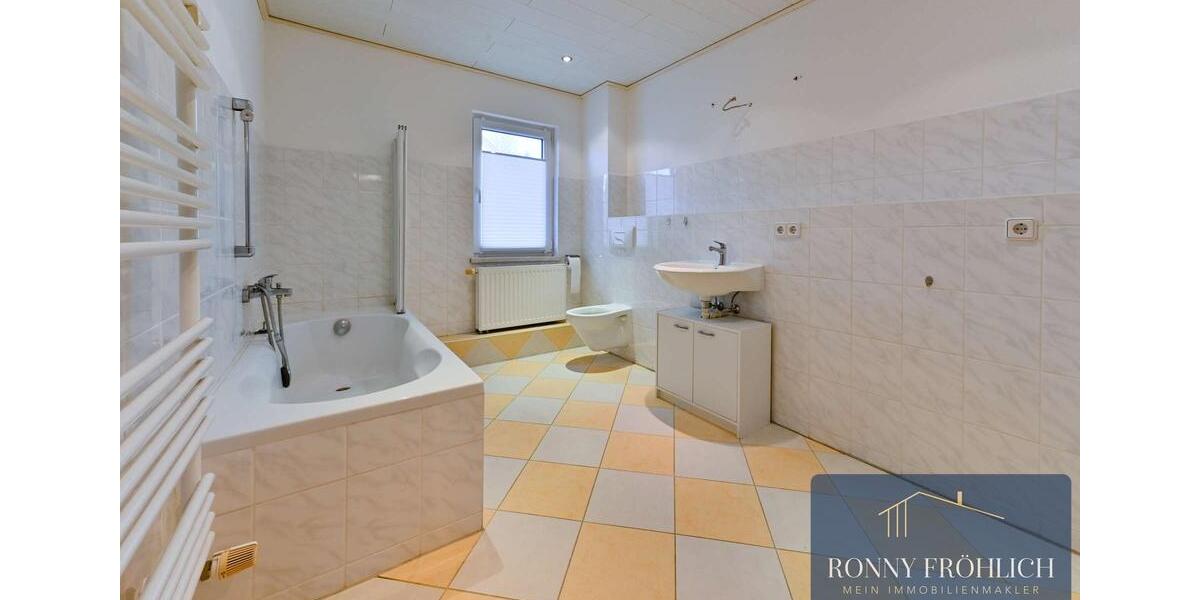 XL 5-Raum-Wohnung in Lauter-Bernsbach mit Einbauküche und viel Platz zu Mieten 5 zimmer