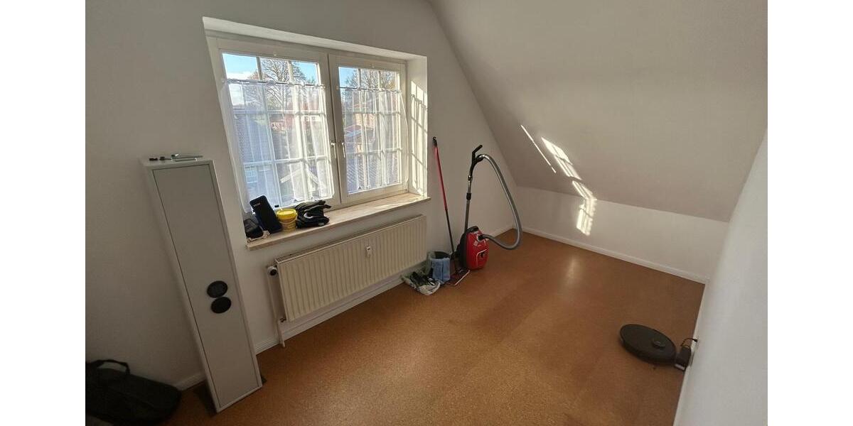 Dachgeschoßwohnung Zetel - 3 Zimmer, 80 m&sup2;, 620&euro; | Angebot:26696468