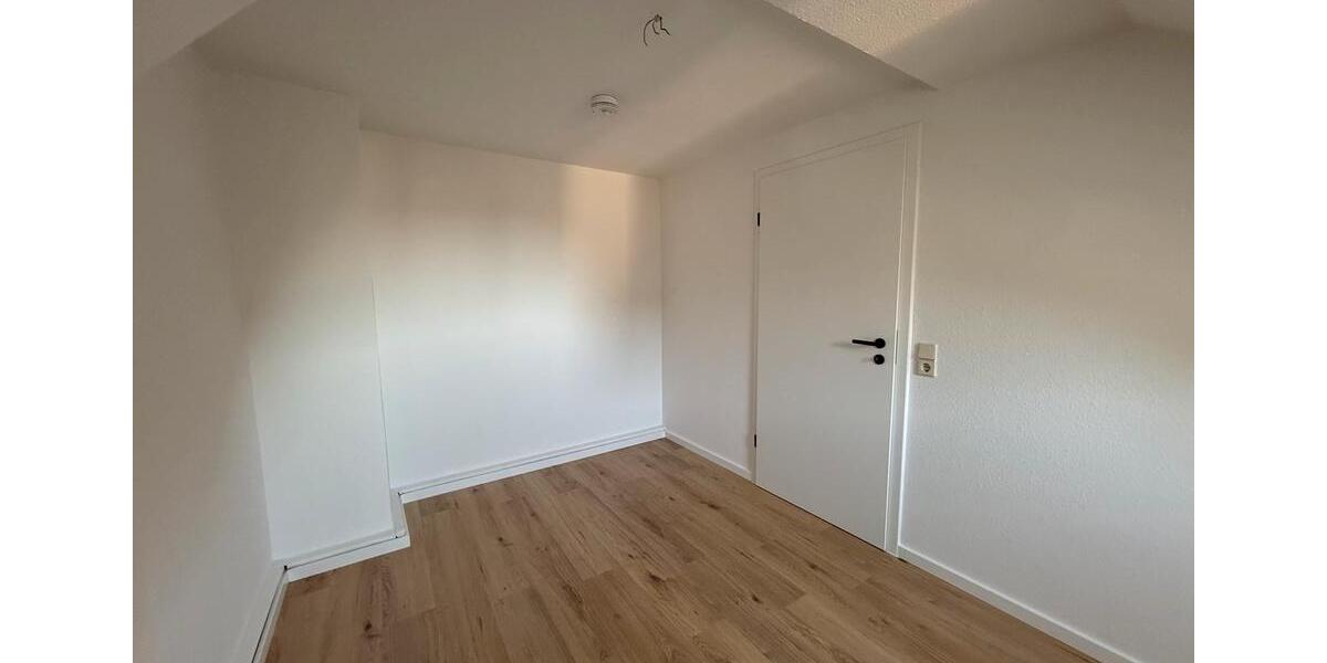 Dachgeschoßwohnung Glauchau - 2 Zimmer, 57 m&sup2;, 500&euro; | Angebot:26570122