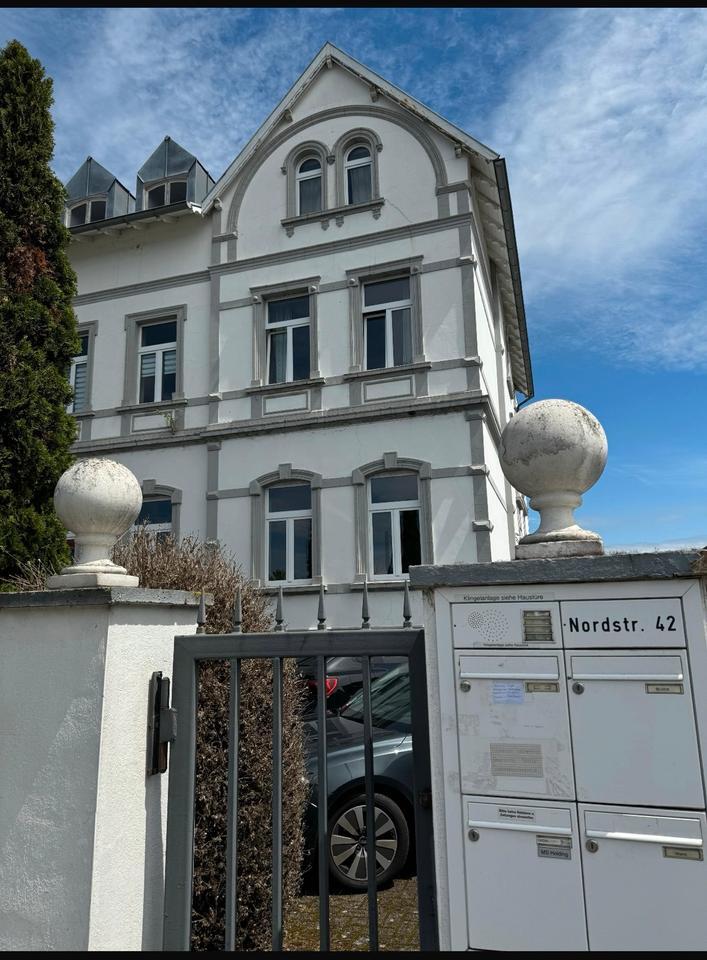 Schöne Wohnung in Altbau-Villa