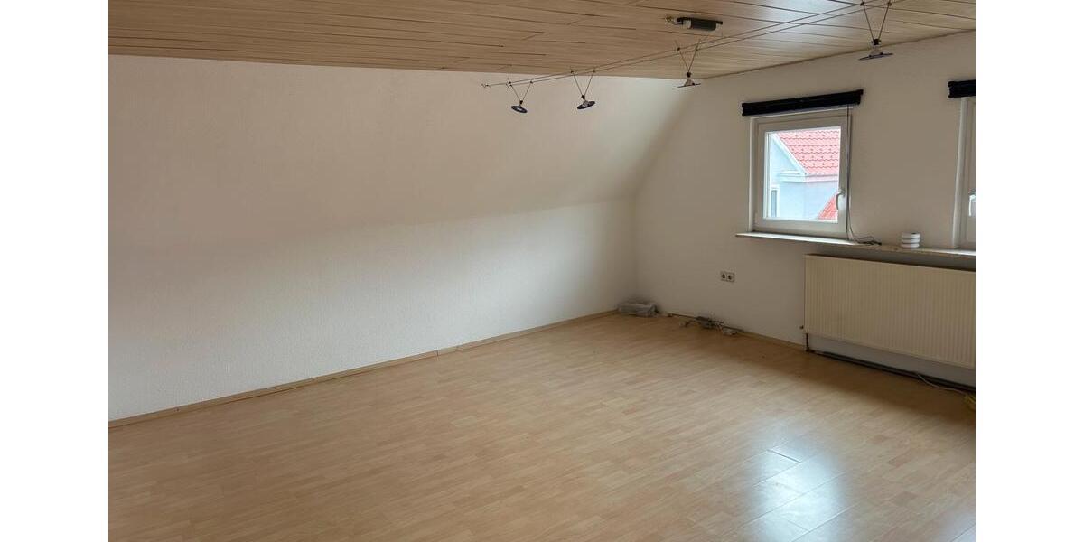 Dachgeschoßwohnung Albstadt - 3 Zimmer, 65 m&sup2;, 600&euro; | Angebot:26512287