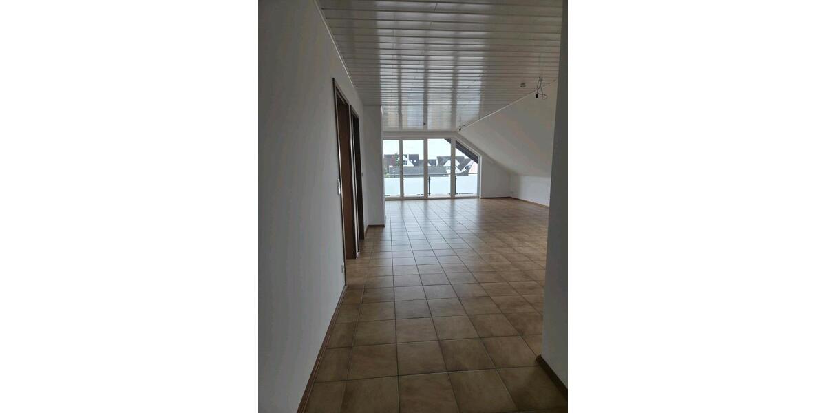 Dachgeschoßwohnung Alzenau - 3 Zimmer, 92 m&sup2;, 1.000&euro; | Angebot:24650691