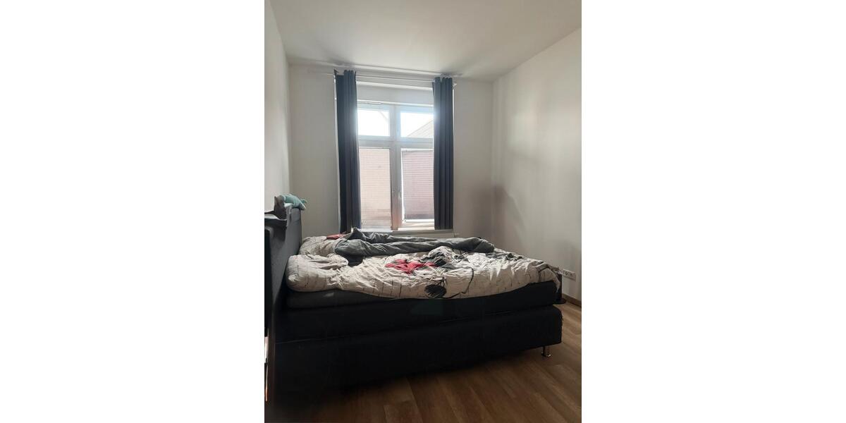 Etagenwohnung Lage - 4 Zimmer, 138 m&sup2;, 1.340&euro; | Angebot:26638396