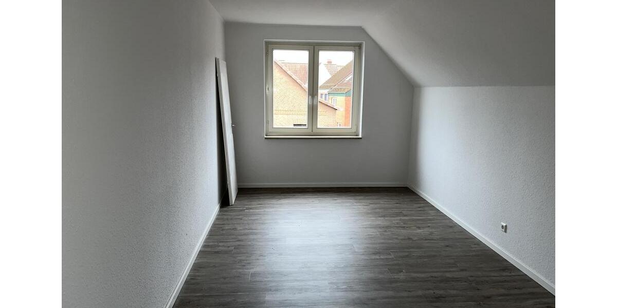 Dachgeschoßwohnung Itzehoe - 4 Zimmer, 102 m&sup2;, 710&euro; | Angebot:24611417