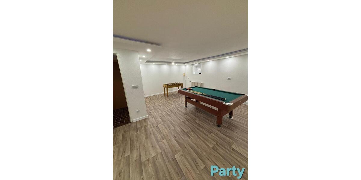 Großzügiges HausVilla ab Okt.2025 zu Vermieten. Kaltmiete 2160€ 8 zimmer