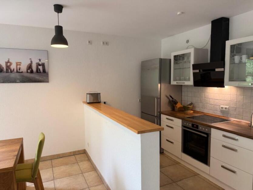 2,5-Zimmer-Wohnung mit Terrasse & kleinem Garten in Rheinnähe zimmer