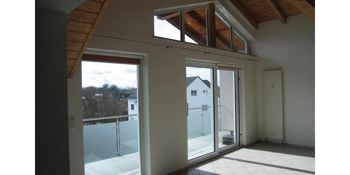 Dachgeschoßwohnung Ingolstadt Nordost - 3 Zimmer, 120 m&sup2;, 1.250&euro; | Angebot:25613997