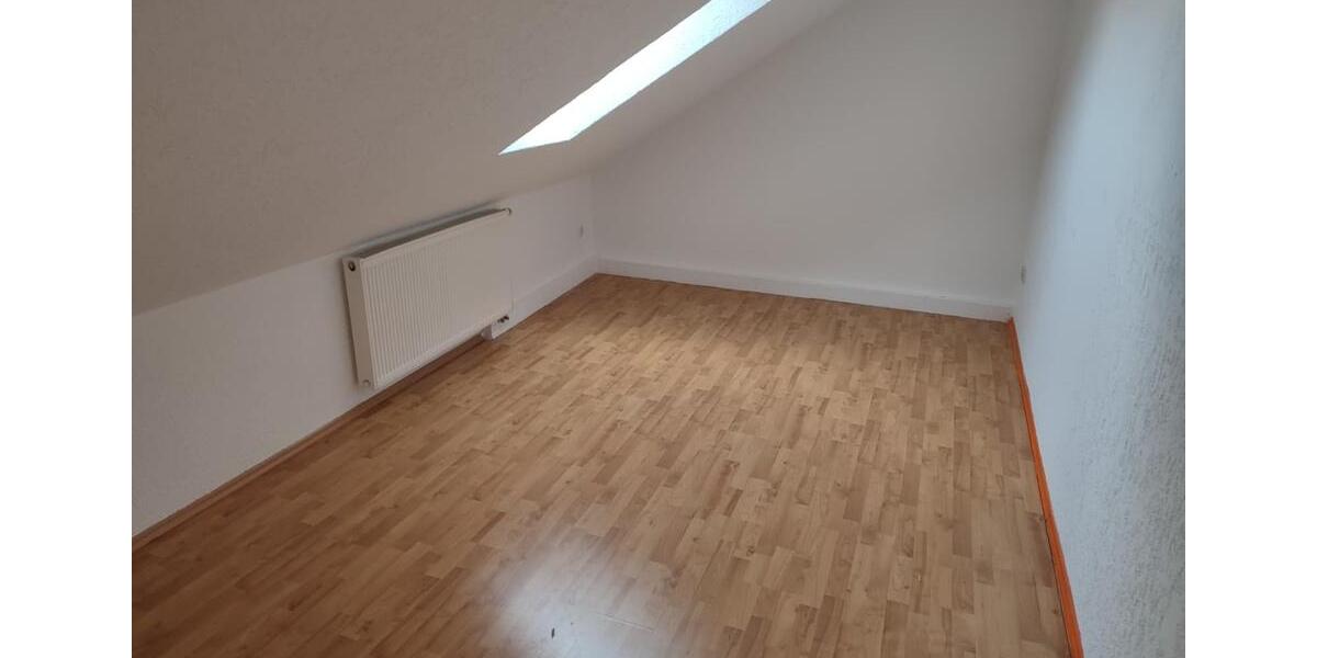 Dachgeschoßwohnung Apolda - 4 Zimmer, 88 m&sup2;, 660&euro; | Angebot:22479618