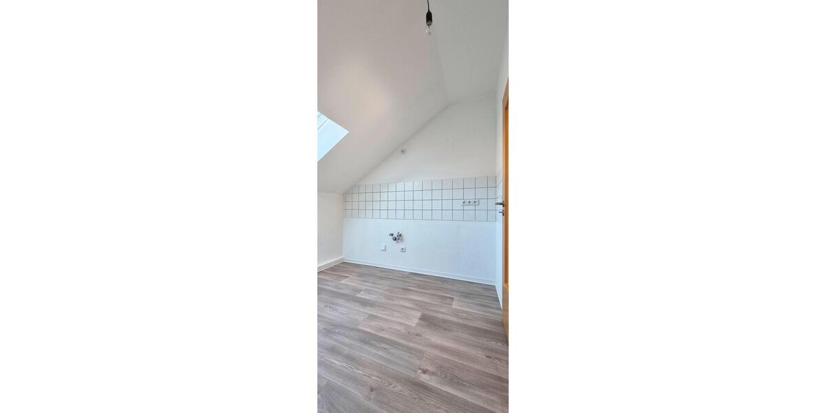 Dachgeschoßwohnung Sondershausen - 3 Zimmer, 71 m&sup2;, 330&euro; | Angebot:25512317